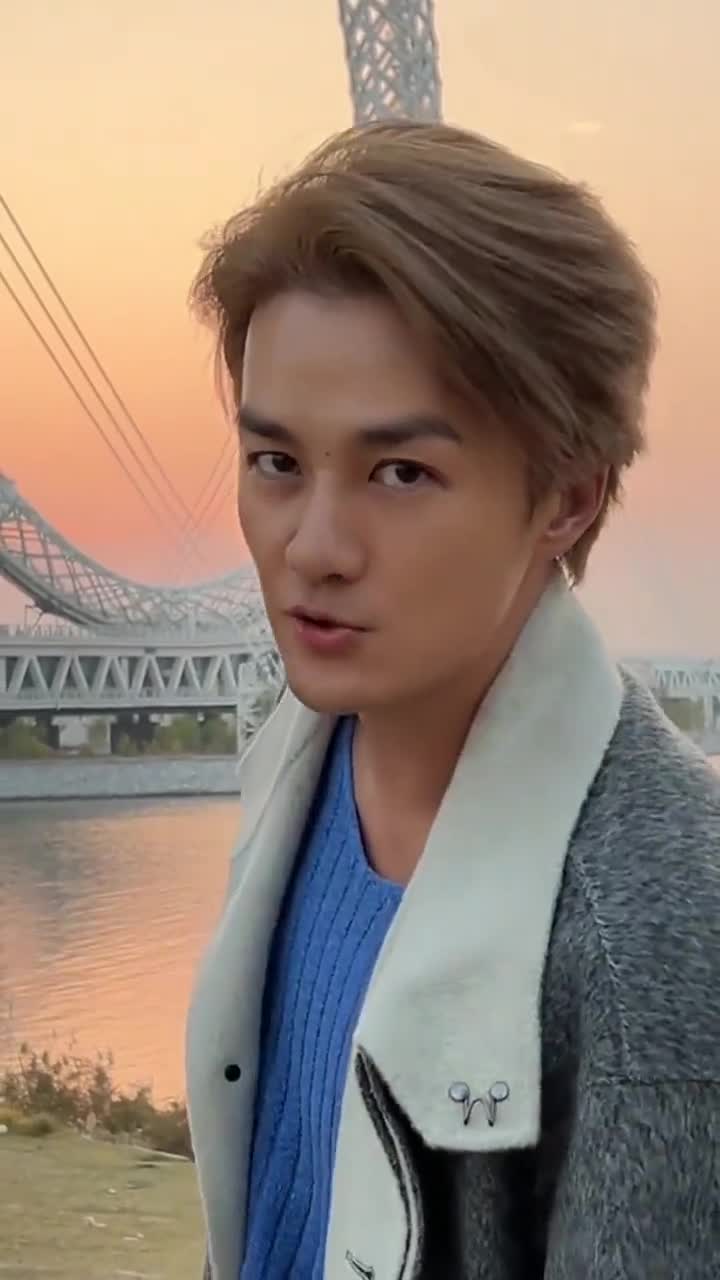 吴克群在潍坊演唱为你写诗为你写诗为你静止为你做不可能的事熟悉的旋律响起一字一句都是满满的回忆