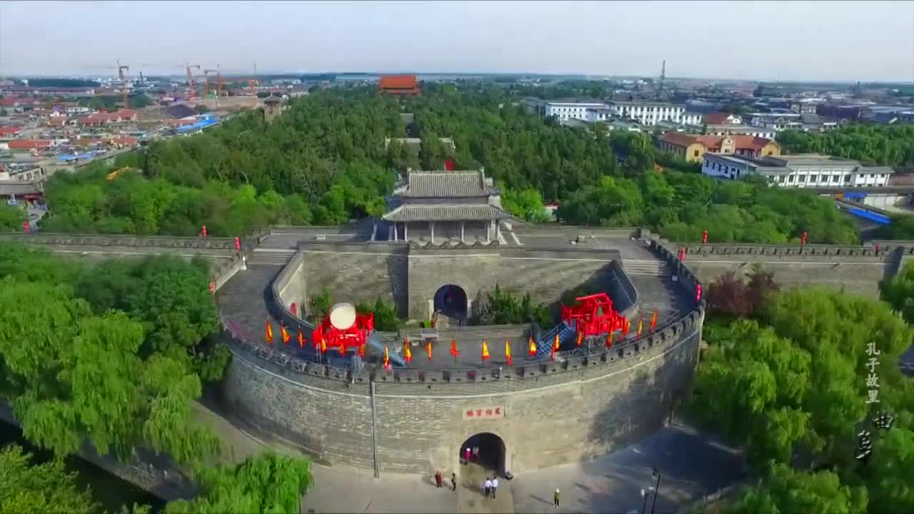 孔子故里曲阜是首批中国历史文化名城孔庙孔府孔林是古代推崇儒家思想的象征来这座东方圣城感受中华文化的传承吧