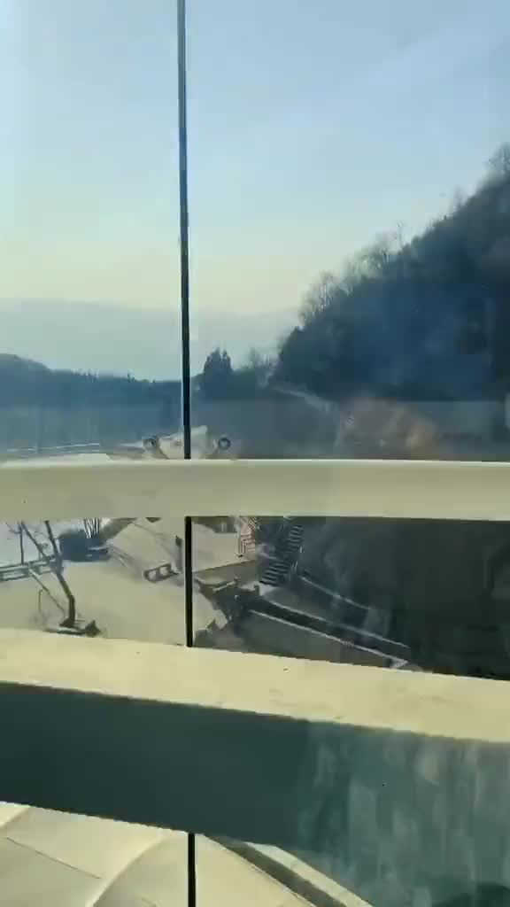 不是不想低调实力不允许啊坐电梯都能坐出上天的感觉