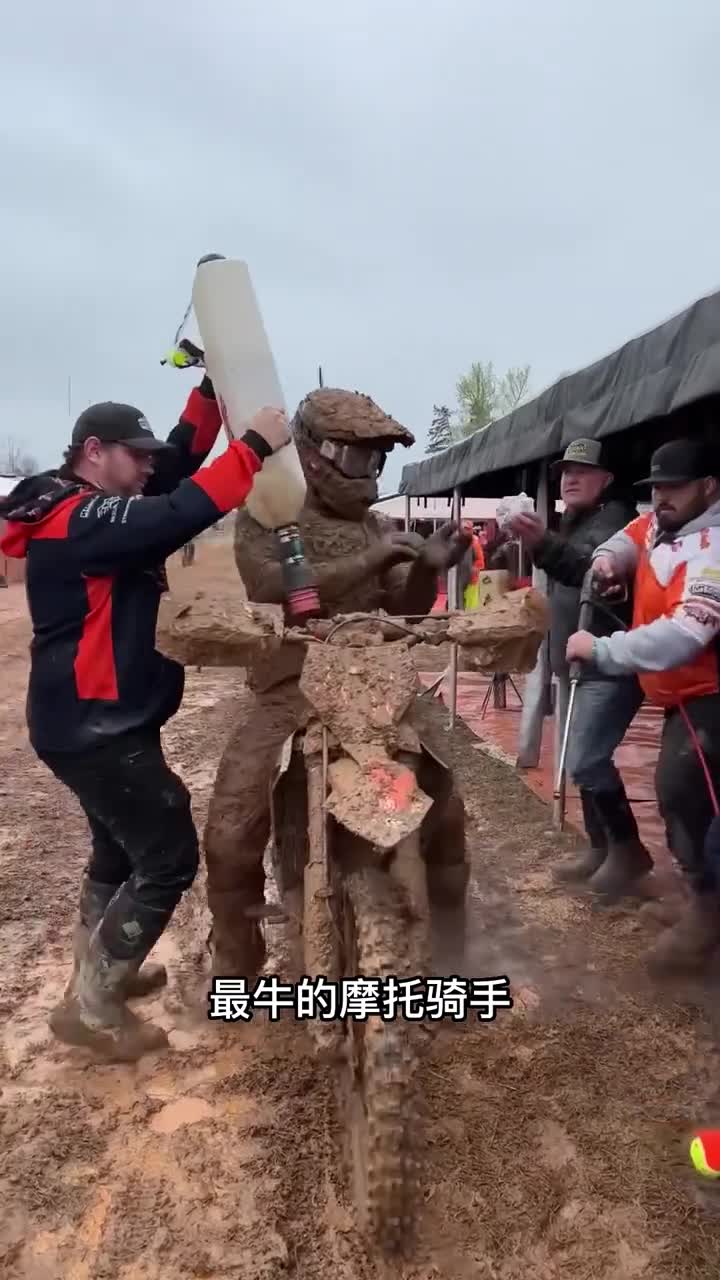 疯狂的摩托车手大开眼界