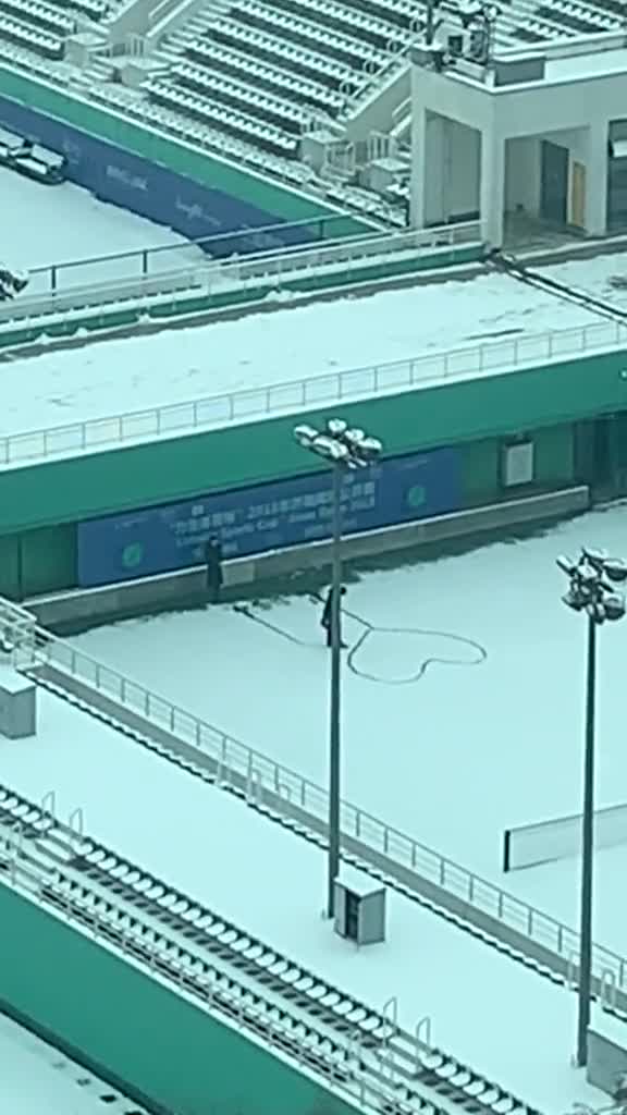 你俩玩啥呢被我抓到了