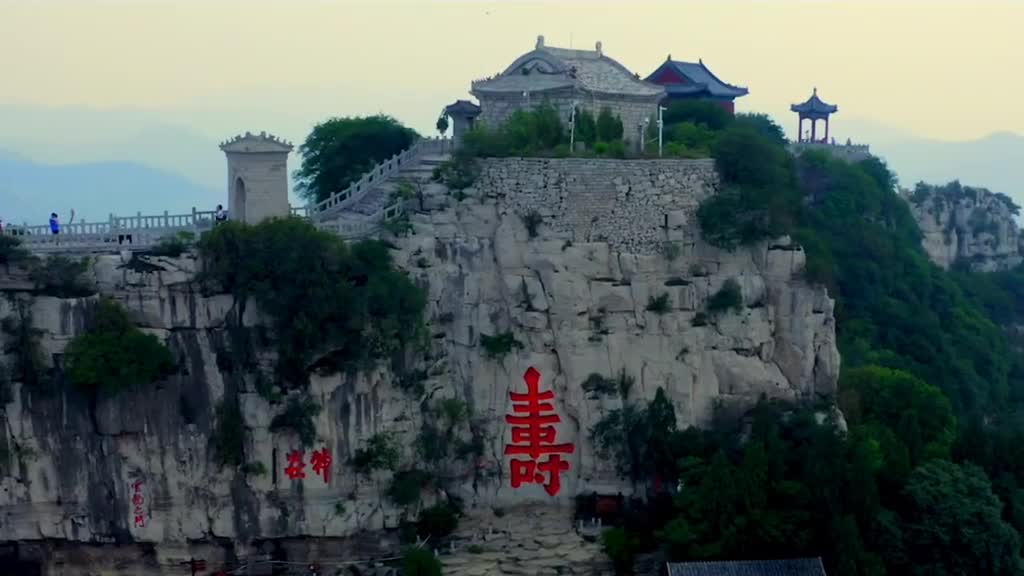 国家重点风景名胜区国家级地质公园云雾缭绕高阔过丈的云门山只能用绝美二字形容