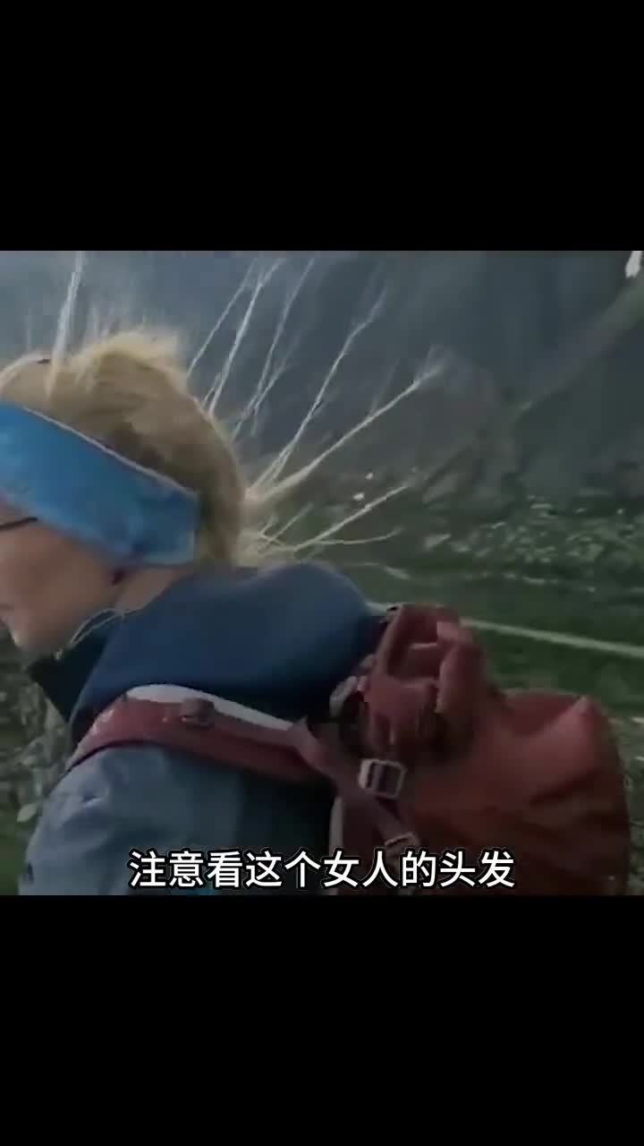 外出游玩头发突然竖立解释