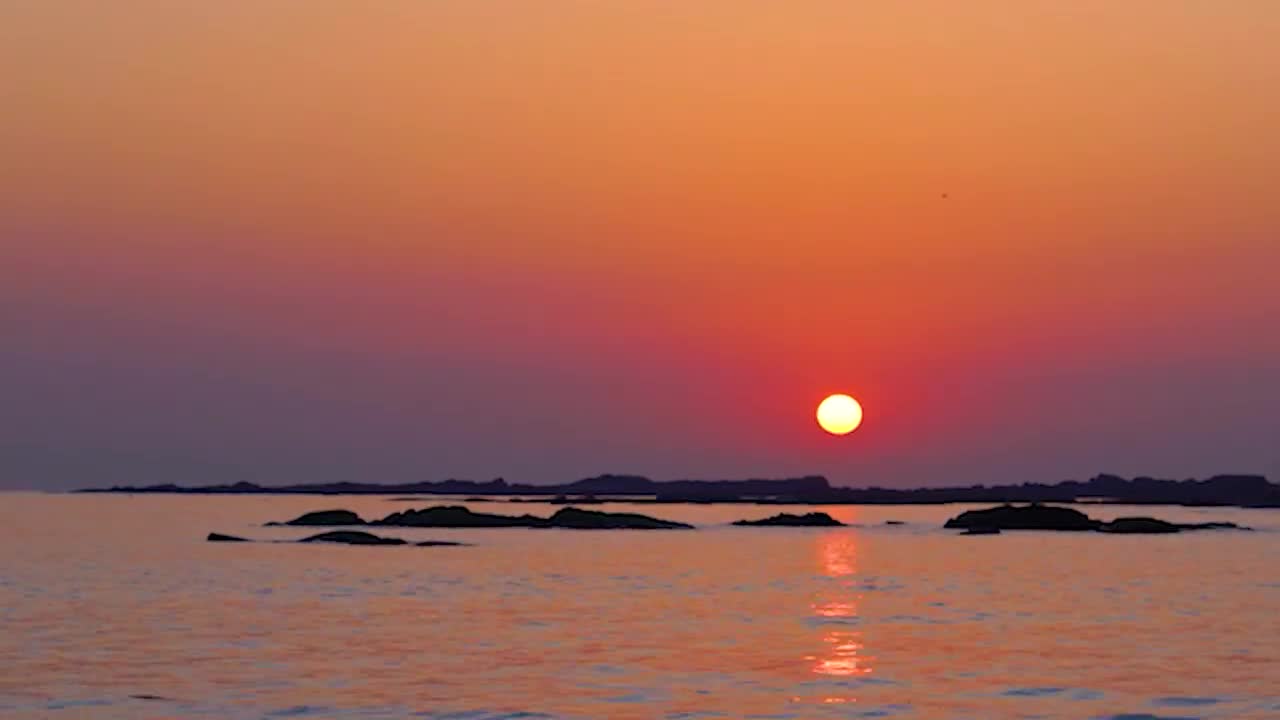 二月二龙抬头春暖花开风和日丽祝你日子有盼头工作有干头做事有劲头一起看日照莒国古城盛大举行的舞龙大会抬起一年好兆头