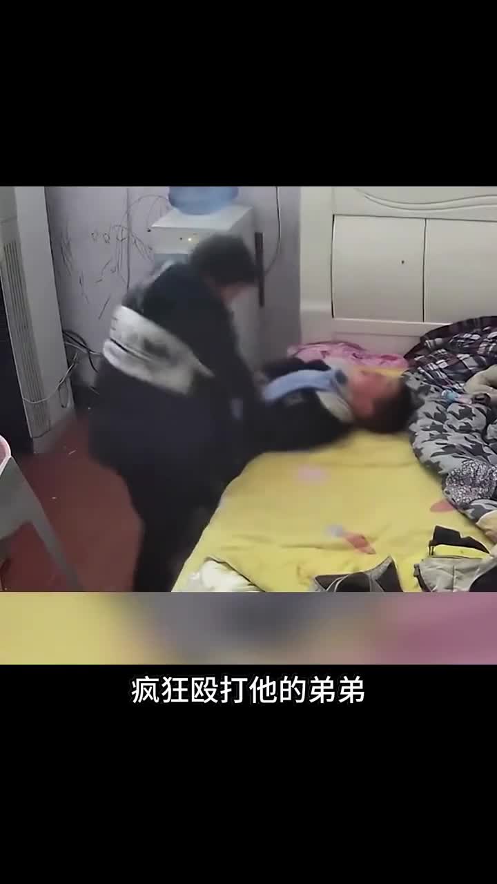 监控下惊险一幕