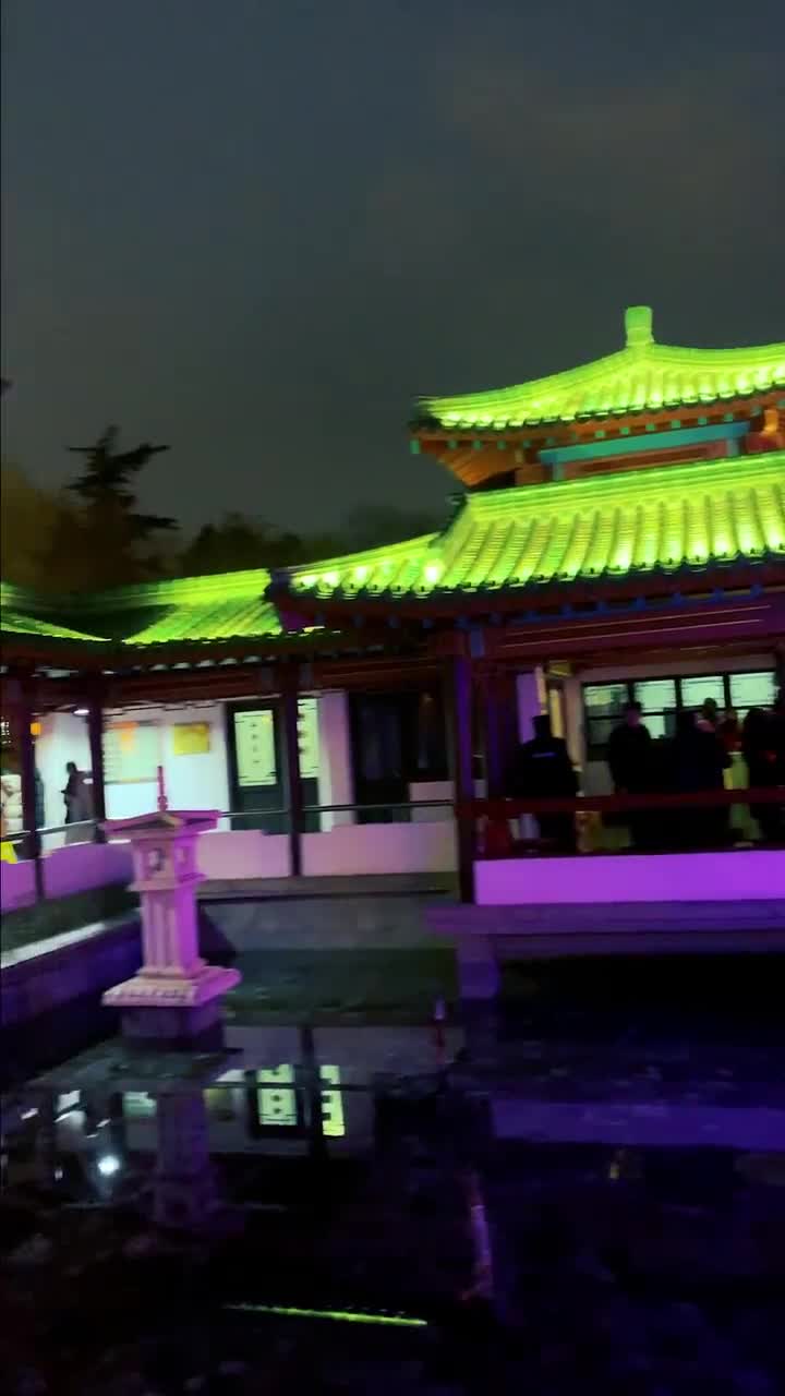 了解一下这就是陪伴济南人四十年的趵突泉灯会