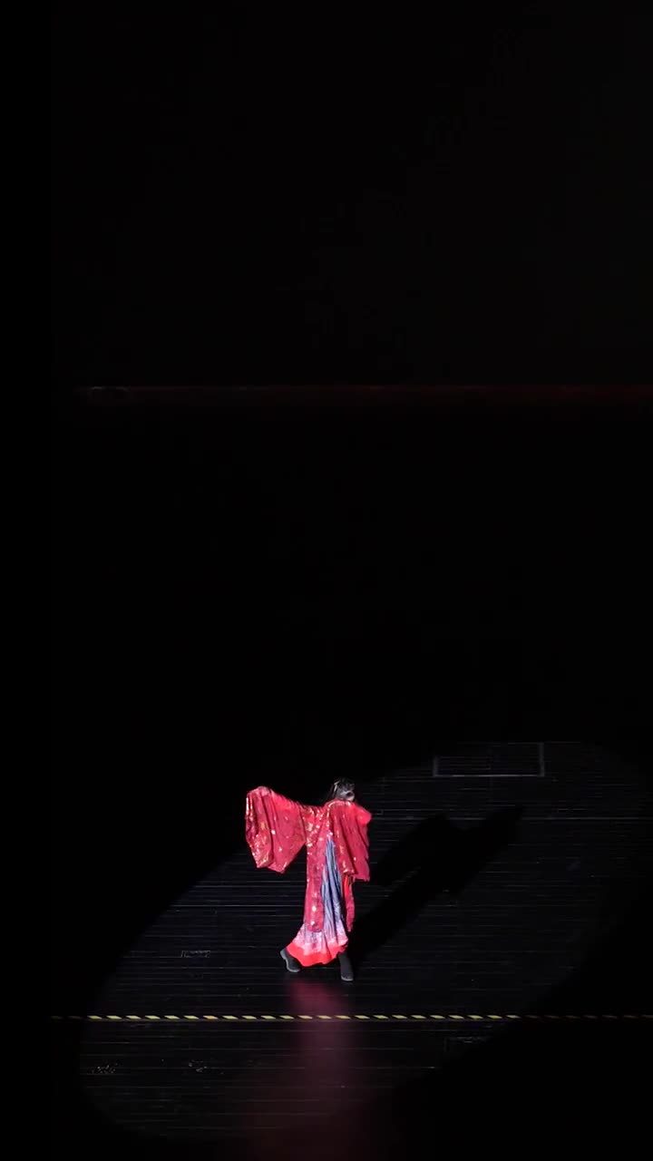 我不怕自己努力了不优秀我只怕比我优秀的人比我更努力