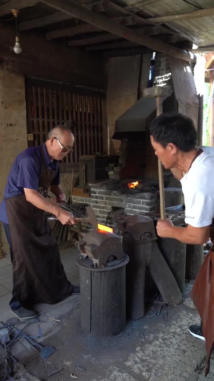 打铁伴奏版光年之外毫无违和感