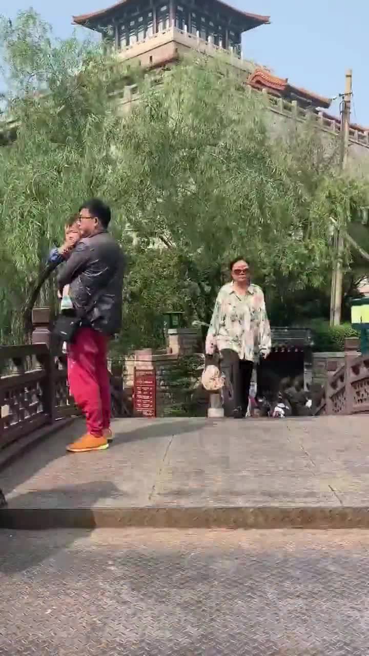 泉城街头走一走