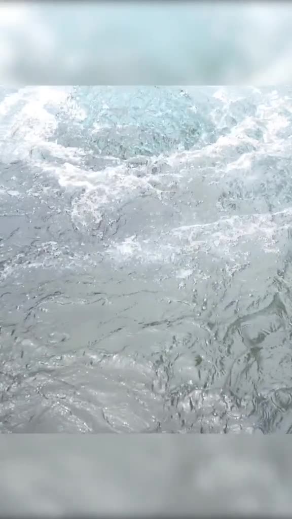 连续降雨给济南的泉水解了渴不似平日里的慵懒这回可卯足了劲撒欢儿