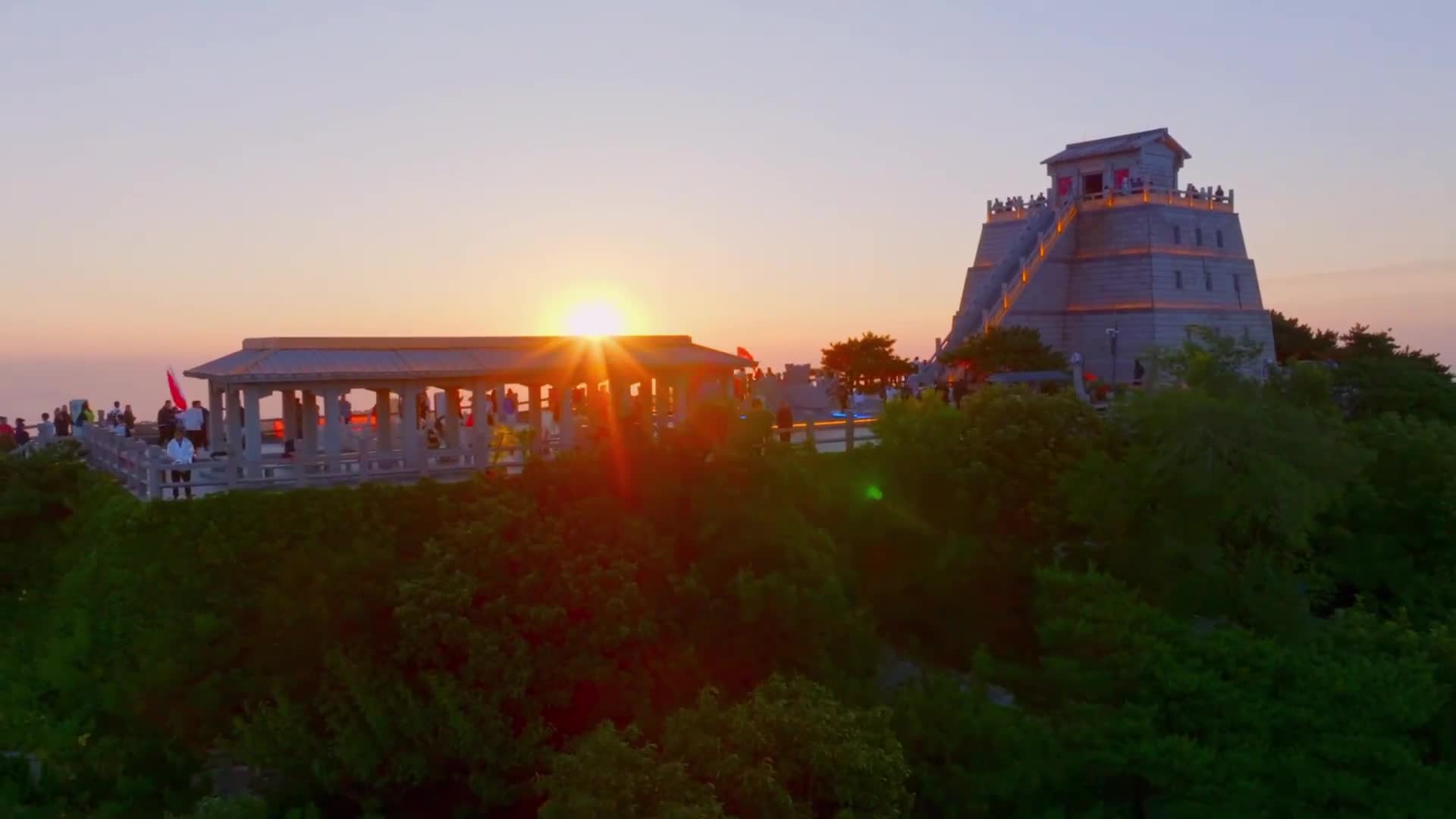 少年自有少年狂夜爬蒙山试锋芒