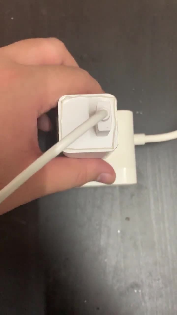 拔下插头时也是离开家的时候不管你路为何方别忘了家在何处