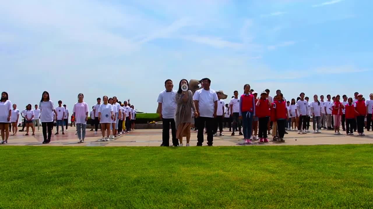 我们这里是日照依米小姐姐