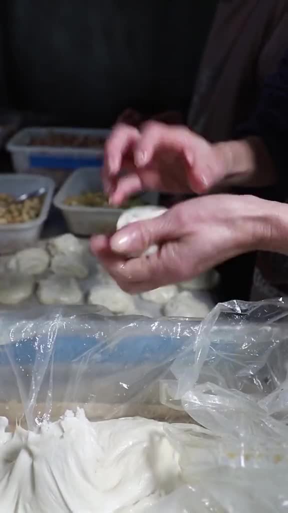 来潍坊必得去尝尝这肉火烧外酥里嫩皮薄馅大配上一碗豆腐脑绝了