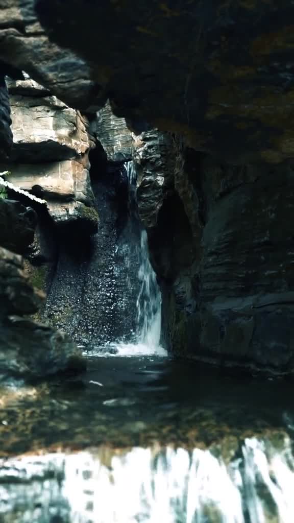 泉水叮咚清浅绕石流这大概是济南夏天最动听的声音了吧