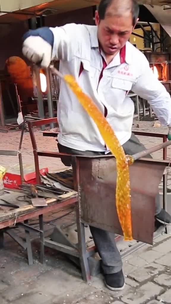 这根大辣条看起来有点烫嘴啊