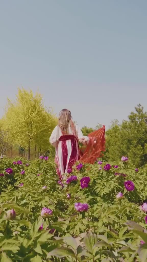 桃李花开人不窥花时须是牡丹时牡丹花开又惊动了谁人的心