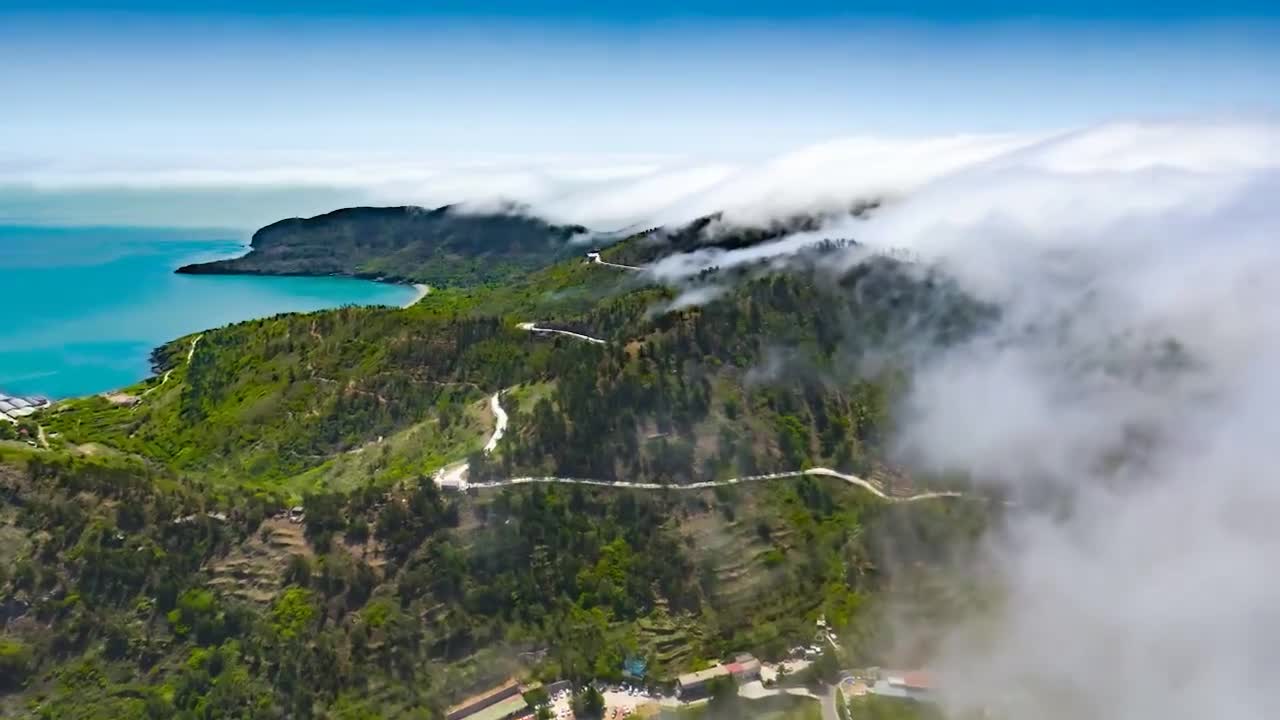 泰山虽云高不如东海崂从海上的雾墙来袭到东方的晨曦初现我们搜寻所有关于海上仙山震撼瞬间汇聚成这个仙气飘飘的短片仁甲看见