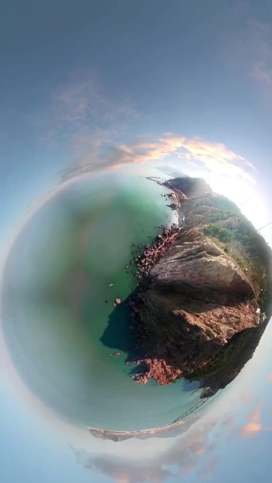 烟台长岛观海栈道一面靠山一面观海还有一望无际的碧空如洗风吹来海涛阵阵鸟语声声周末就来这里走走吧