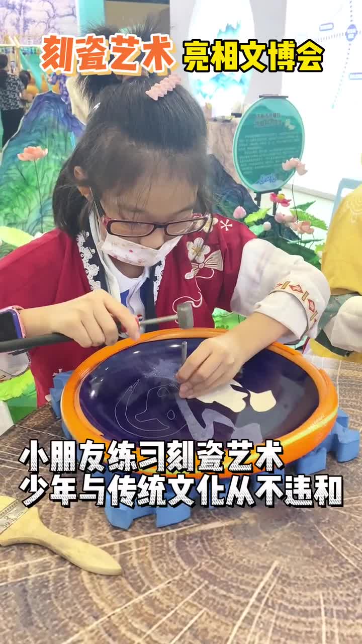 少年与传统文化从不违和一凿一刻间传递中国传统文化