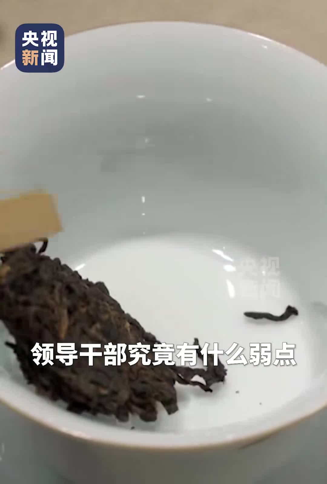 正事不干天天打牌丽江谁不知道崔茂虎任云南丽江市委书记时爱打牌一事出租车司机都知道最终被商人投其所好逐渐走上腐化堕落道路