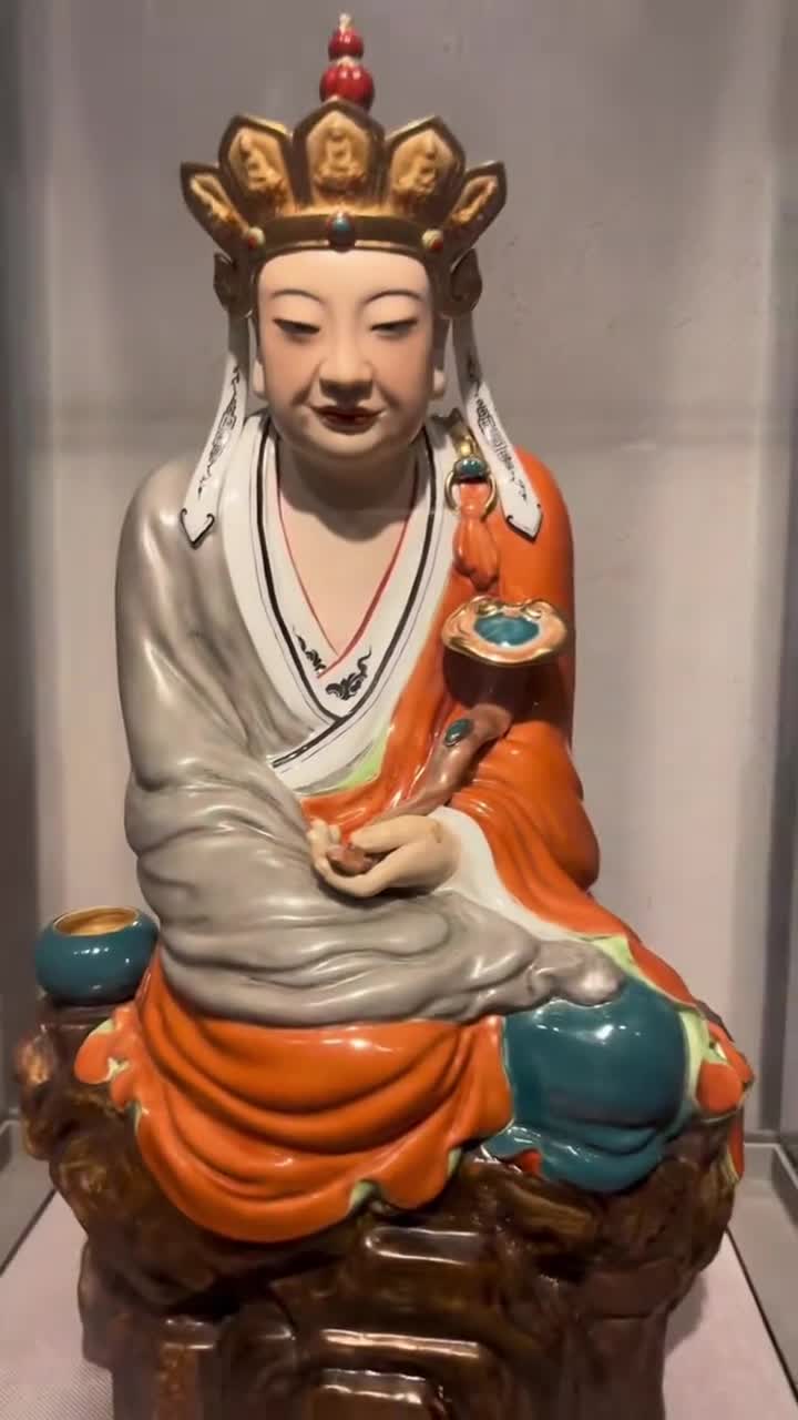 无语菩萨和他同事们的意外走红让景德镇今年又火了一遍一起走进这座千年瓷都