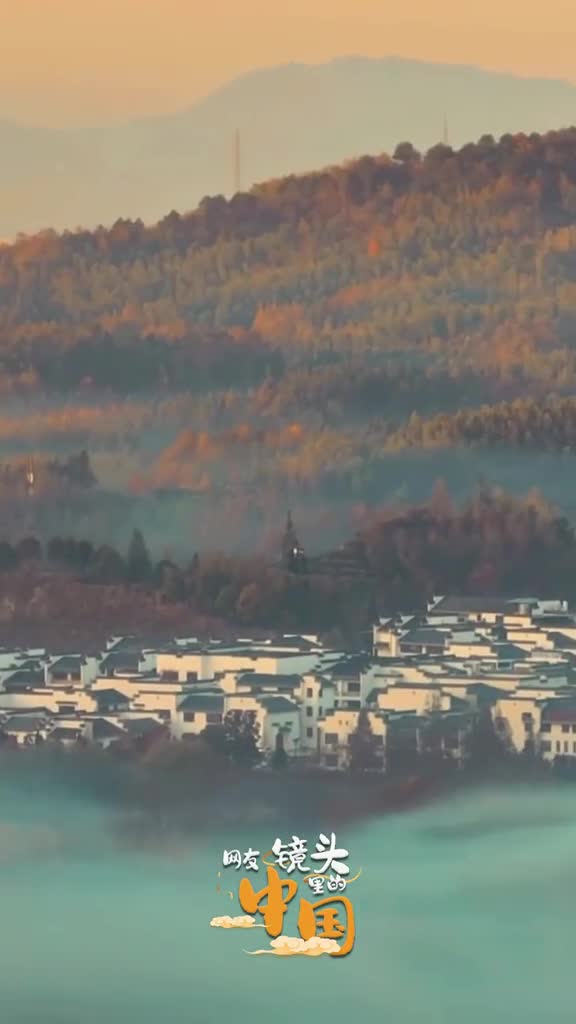 柳吟水韵粉墙前雾漫山林翠谷鲜