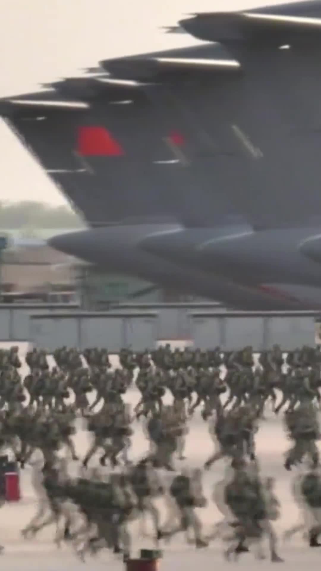 庆祝人民空军成立74周年与时代共奋飞锻造无坚不摧防空铁拳