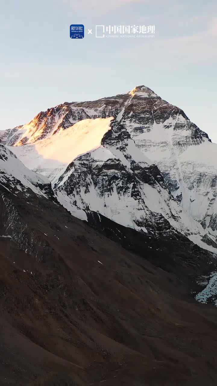 世界最高峰珠穆朗玛峰有着特殊的地位和地质生态结构这使得研究它的意义远远超出了山峰本身从1960年5月25日中国人首次登顶珠峰到2020年的珠峰高程测量再到2023年巅峰使命珠峰科考登上珠峰探索珠峰为的是能更好地守护珠峰守护我们的家园