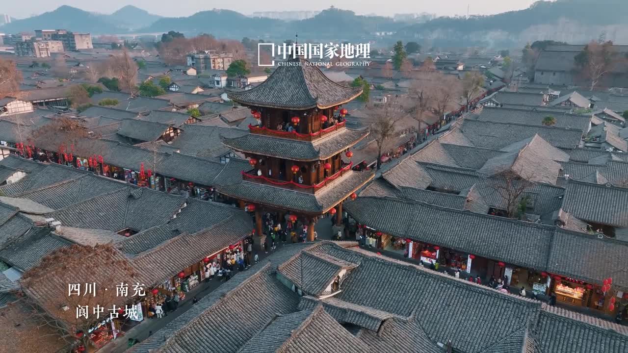 在阆中古城感受春节的浓厚韵味12月4日春节被列入联合国教科文组织人类非物质文化遗产代表作名录而阆中古城被称为中国春节文化之乡每逢新春佳节街头巷尾洋溢着浓浓年味画门神亮花鞋春倌说春舞草龙游百病等传统民俗活动绵延日久流传至今走来年去阆中古城体会春节的无限魅力