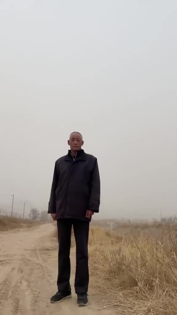 蒲扇一摇草帽一戴