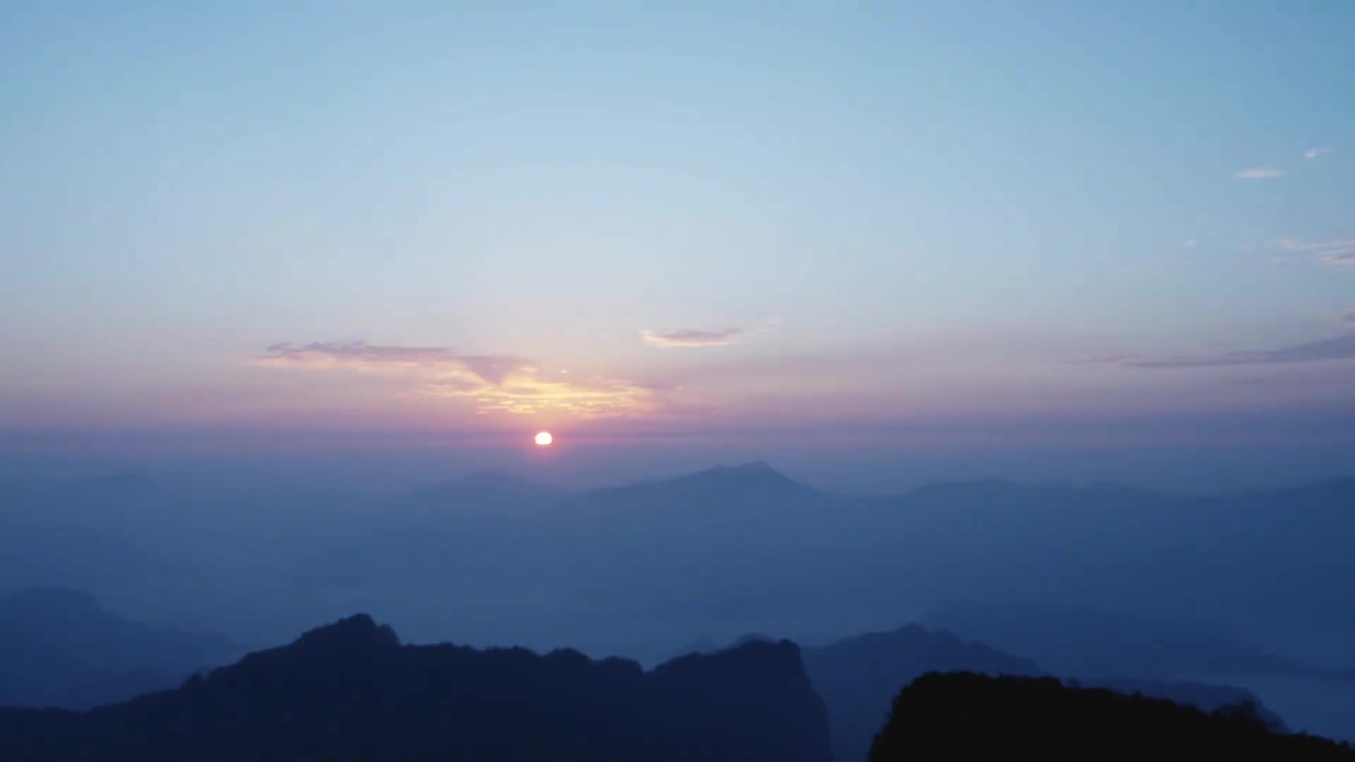 这谁敢中国姑娘和外国小伙在张家界砂岩柱上搭帐篷是什么体验