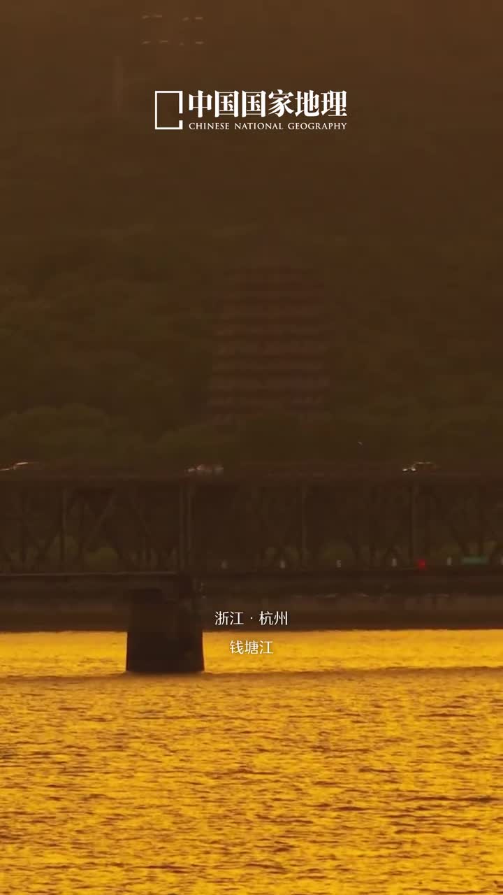 回忆里的岁月总闪着光时光匆匆而走过往那些看似平凡的时刻在岁月的洗礼中愈发显得弥足珍贵成为人生中不可抹灭的印记我们无法预知某个瞬间的价值直到它成为永恒的回忆有没有一段记忆在你的生命长河当中熠熠生辉