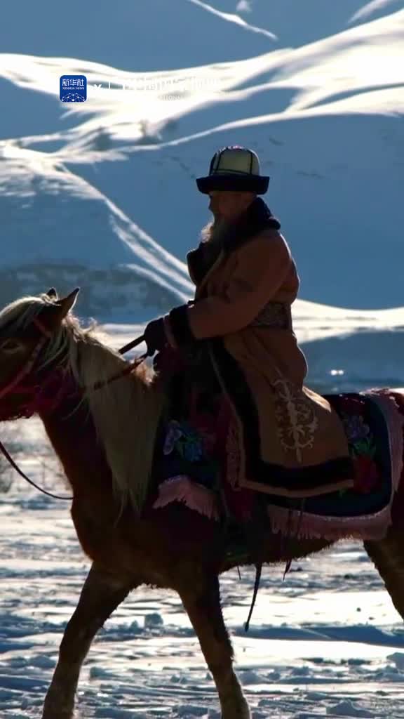 今日大寒看骏马傲然驰骋留下一串串深深浅浅的马蹄印给雪原注入了生机与活力雪中行路难愿你我勇往直前踏雪而歌笑问苍茫大地