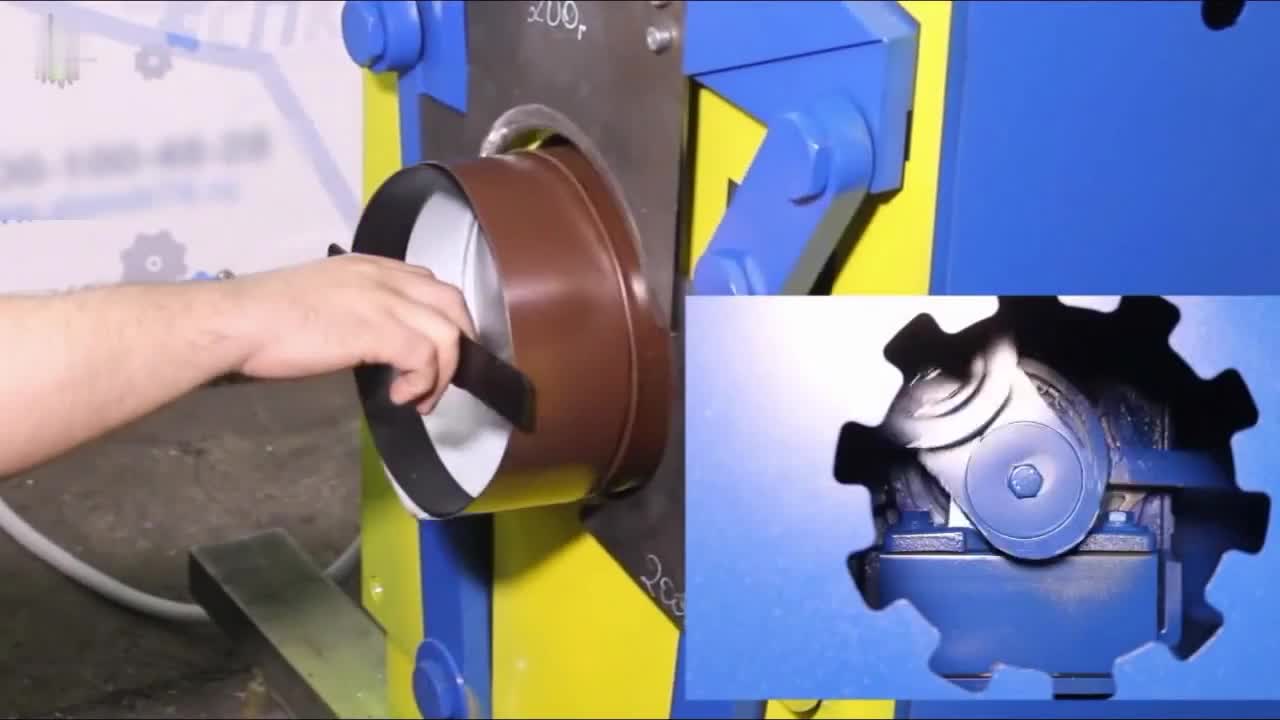 这不就是油烟机上那种管子吗原来是这样弯的