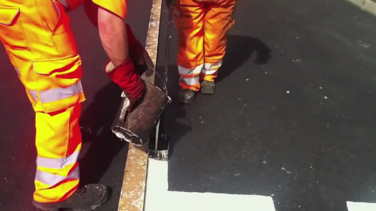 马路白线这样画的手要够稳才行抖音小助手