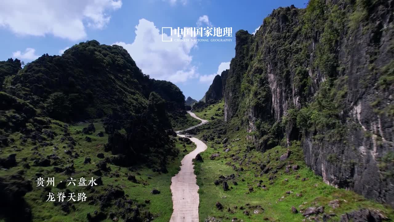 三伏天就要寻清凉凉凉凉凉初伏已至伴随一曲美妙音乐到人间清凉地感受自然的滋养吧手握清风脚踏清溪半枕清梦共消烦暑愿岁月温润和缓愿你我闲静安然