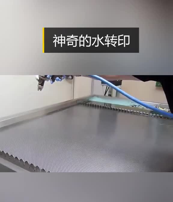 神奇的水转印放进水里晃一下拿出来就印上想要的图案