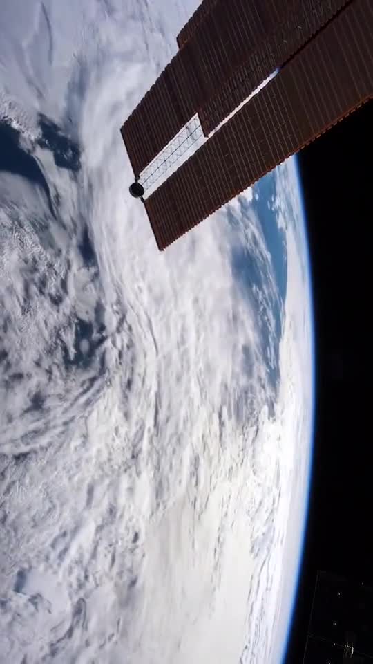 300公里的高度感受我们美丽的地球抖音小助手