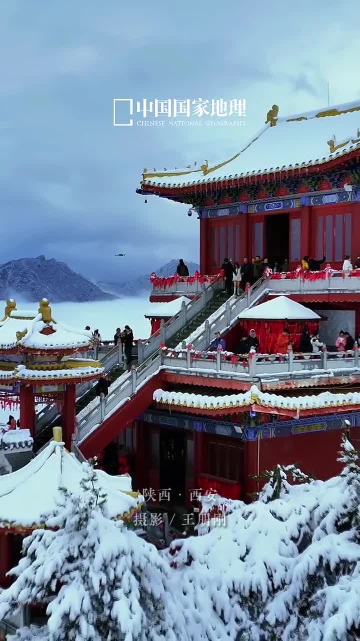 大年初二蛇年大吉阖家欢乐今天是2025年1月30日乙巳年正月初二星期四开年饭走亲友福运亨通岁岁皆胜意愿你蛇年大吉阖家欢乐