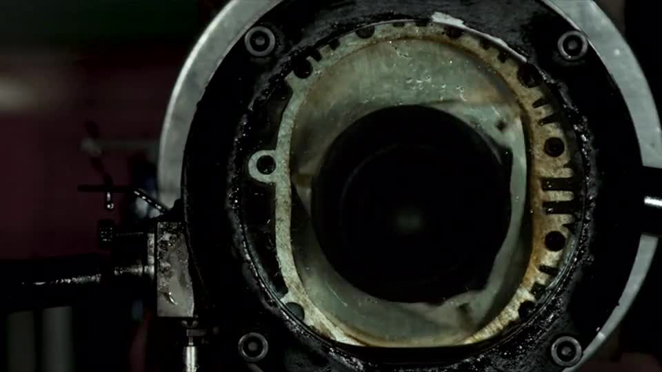 慢镜头下的转子发动机内部拍摄