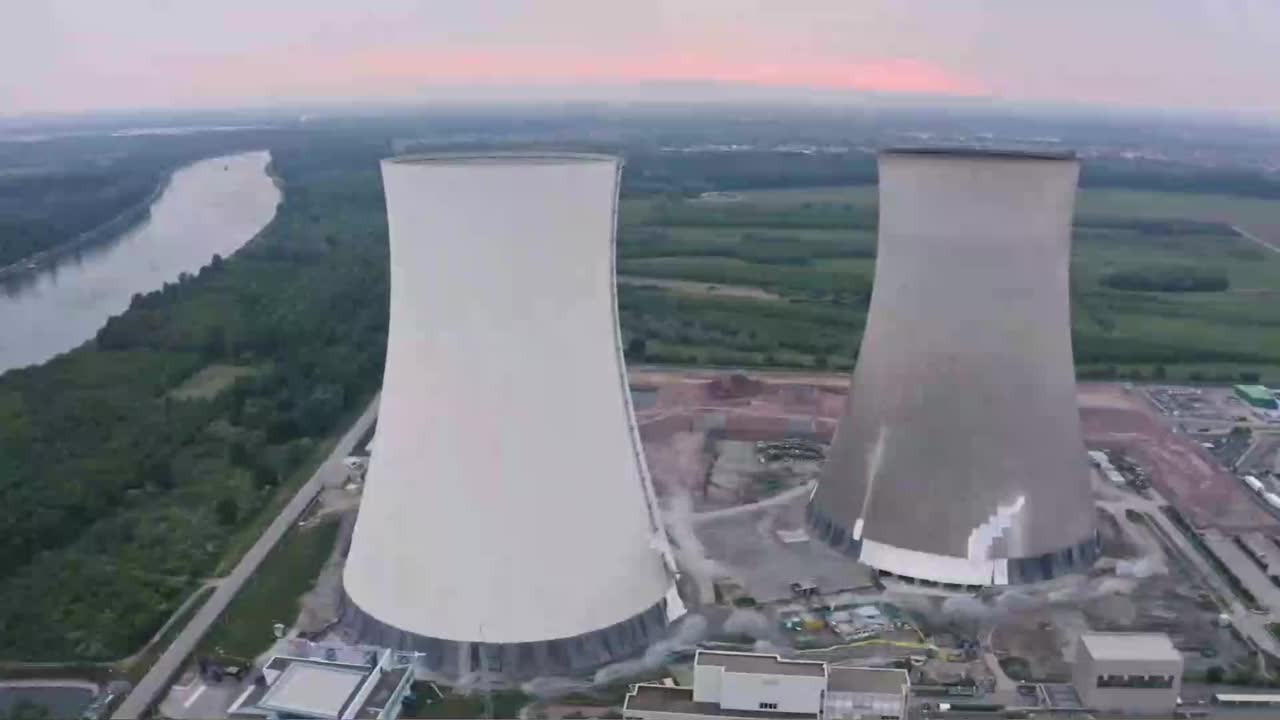 拆除核电站冷却塔几秒搞定