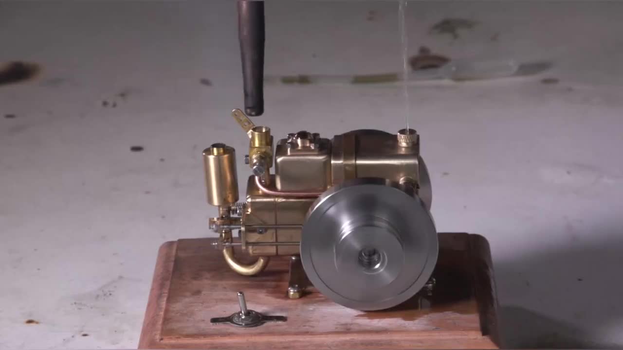 高清慢放发动机模型运行状态再把它点着了难得一见的震撼