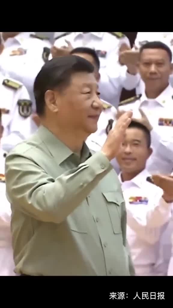 现场视频习近平视察南部战区海军亲切接见南部战区海军官兵代表同大家合影留念