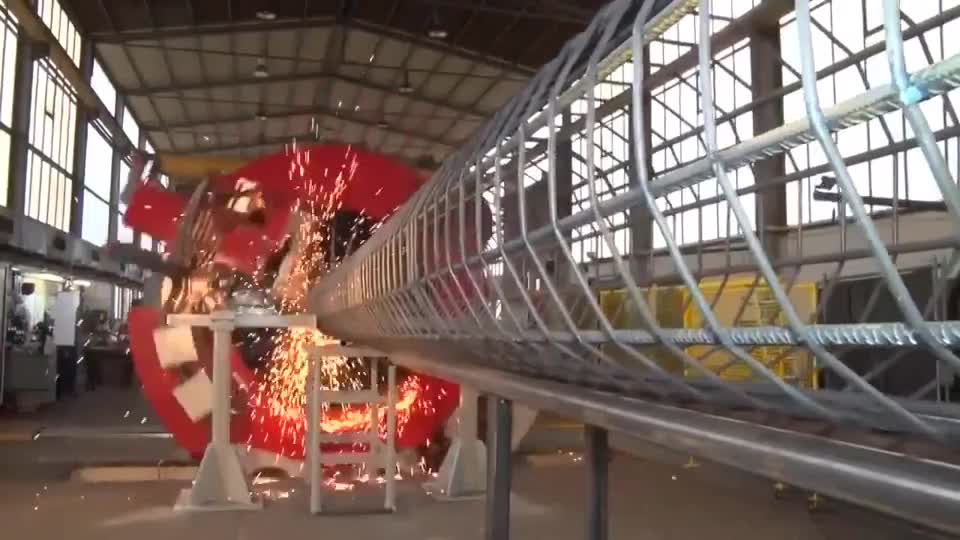 钢筋笼自动化焊接够快吧焊接方法是电阻焊也就是我们常说的碰焊