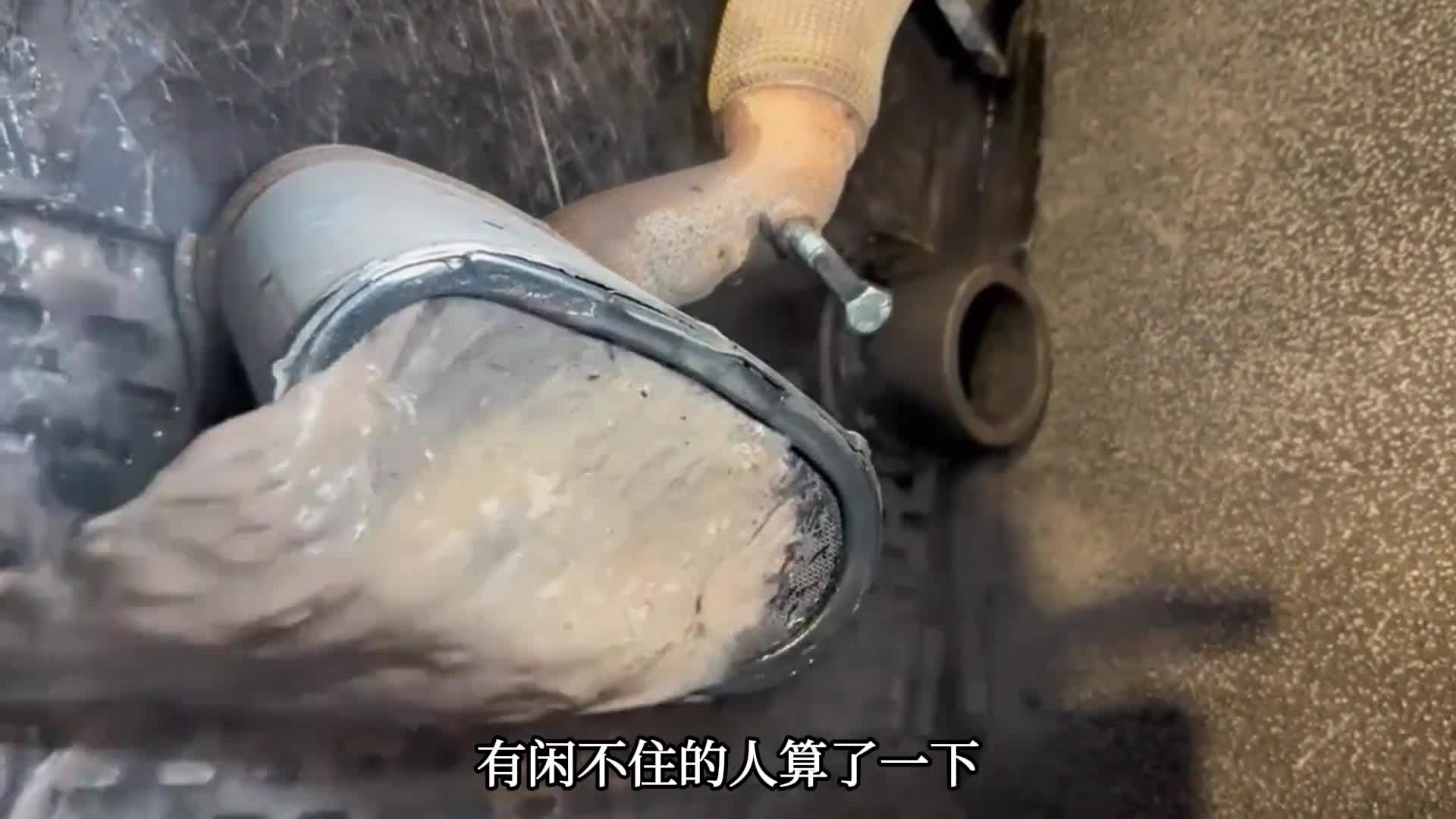 汽车上最不起眼的零件也是最贵的零件之一三元催化如何工作的