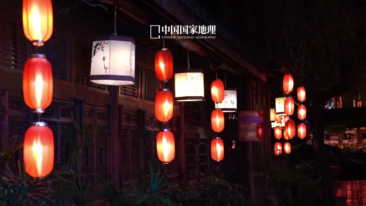 人间烟火是平凡中的诗意每一扇窗后都有一个故事每一盏灯下都有一份温暖烟火如画每一幅画都充满了人间的温情冷暖最抚凡人心烟火之中是家的温暖是日常的琐碎也是人生的百味平淡且欢喜喧嚣而宁静生活安然才是人间值得