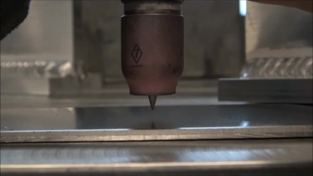 近距离感受一下焊接鱼鳞焊是如何焊出来的小心焊光打眼