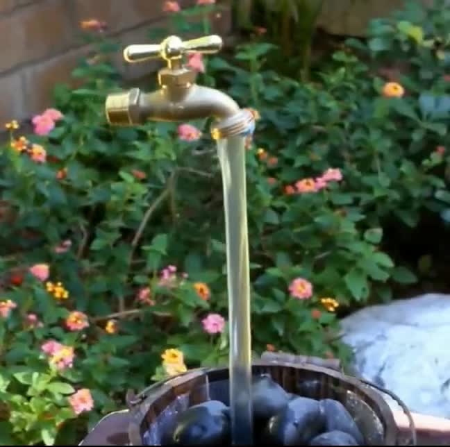 悬浮的水龙头其实很简单一根透明的塑料管就能搞定抖音小助手