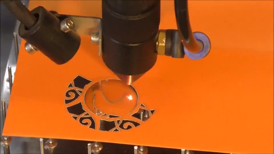 激光是如何把钢板切穿的近距离带你感受一下